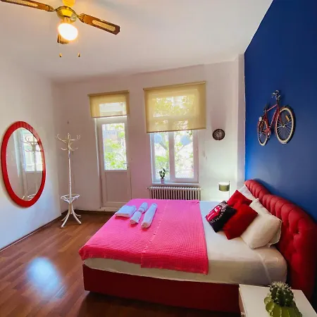 Wonderful Vip Huge Suits - 100 Mt To Taksim Square - Best Seller- Free Wifi C Отель типа 